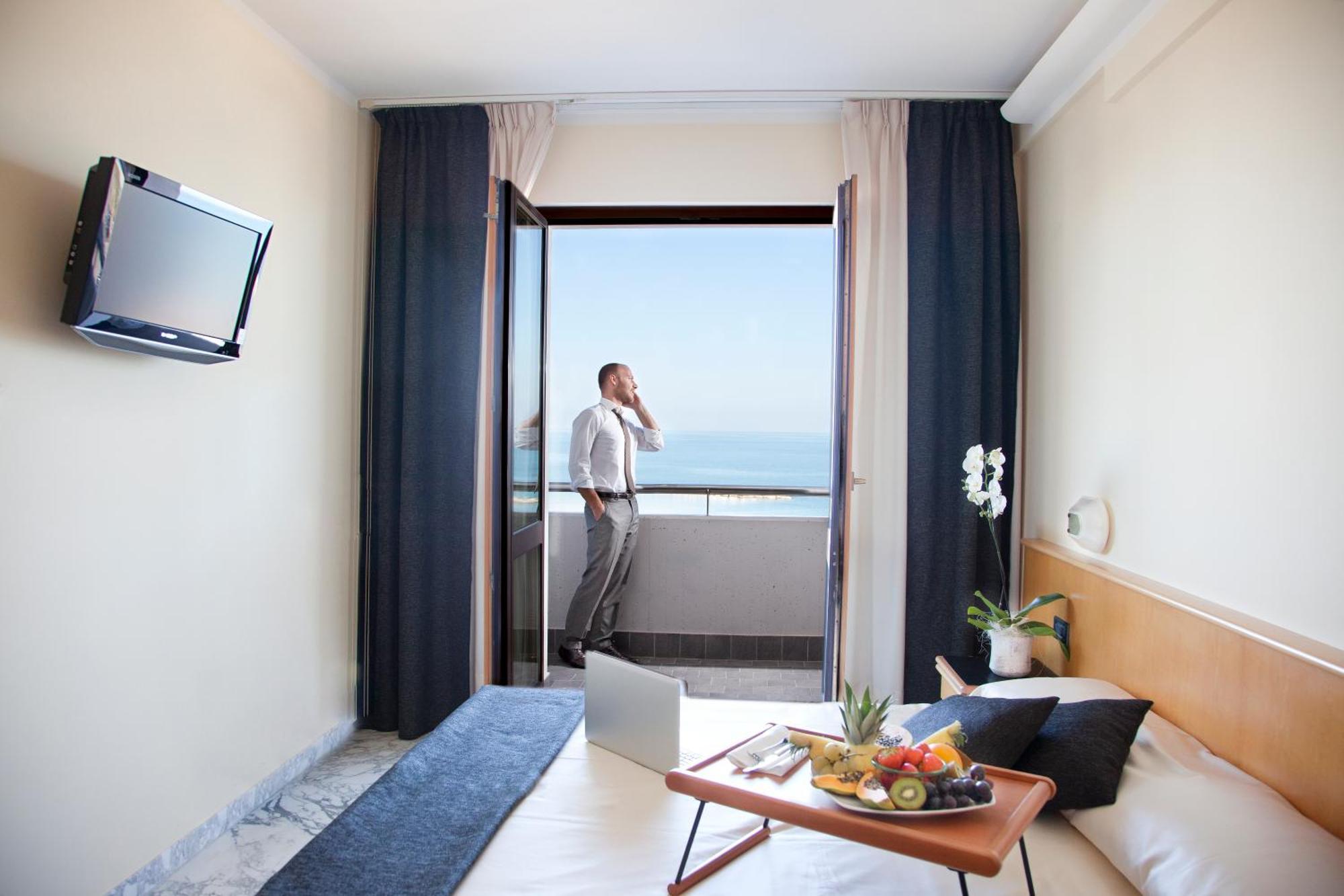 Hotel Mistral Termoli Bagian luar foto