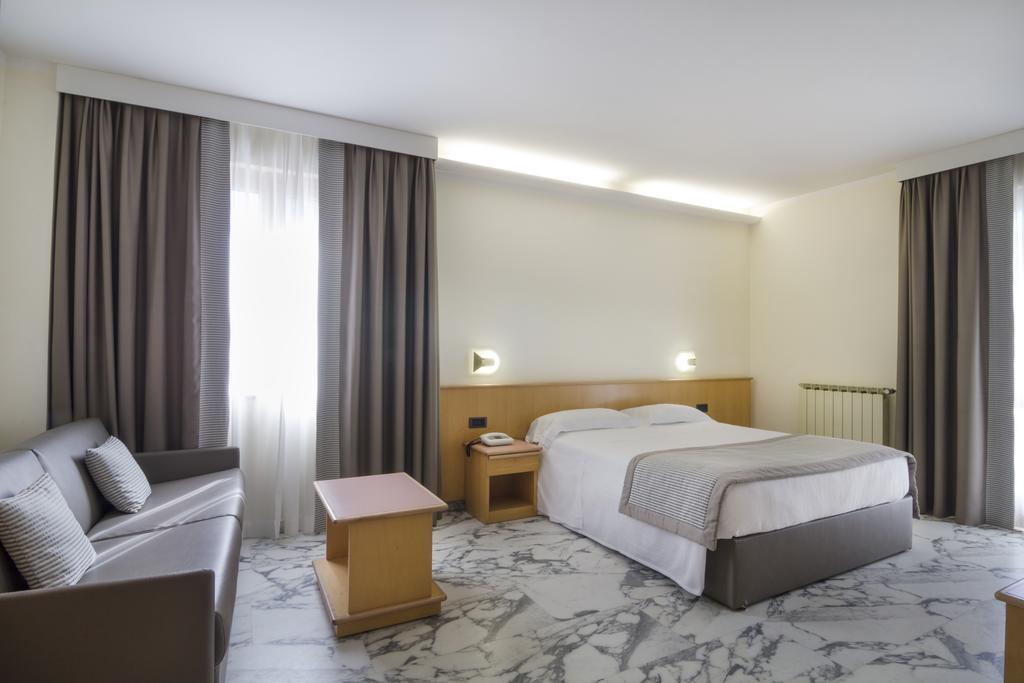 Hotel Mistral Termoli Bagian luar foto