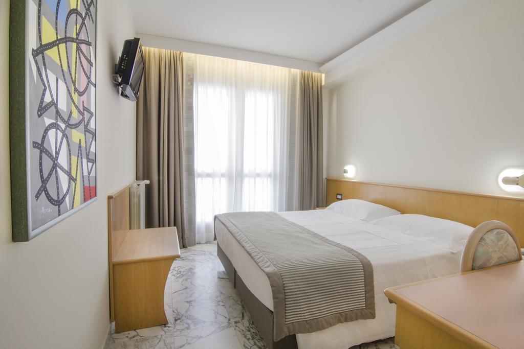 Hotel Mistral Termoli Bagian luar foto